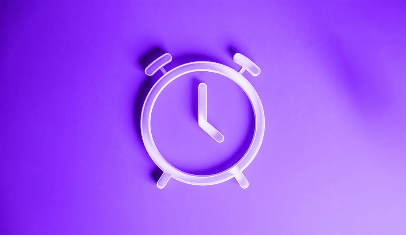 Outline of a clock at 4 o'clock with a purple background