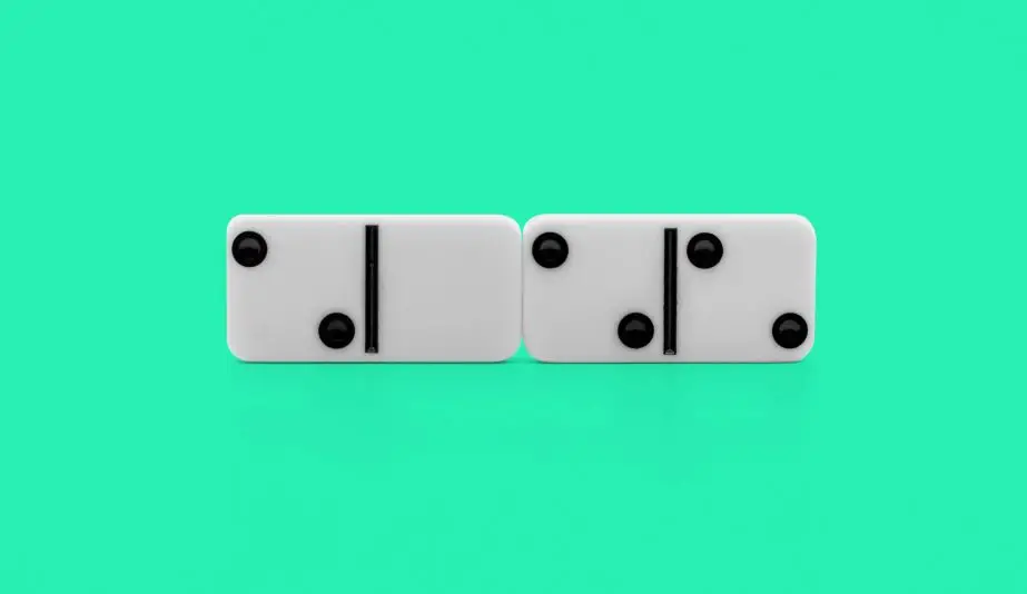 White domino tiles aligned side by side on a green background, representing strategic decision-making when selecting a web design agency for UX-driven website design and development.